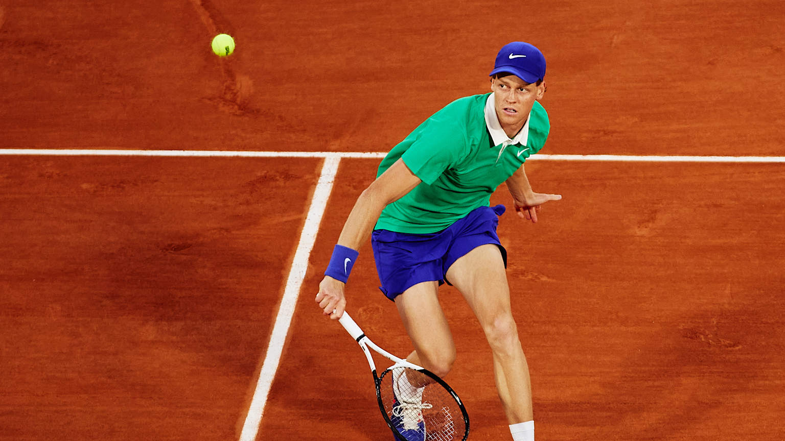 Jannik Sinner beats Arthur Rinderknech at Roland Garros for a 15th straight Grand Slam win